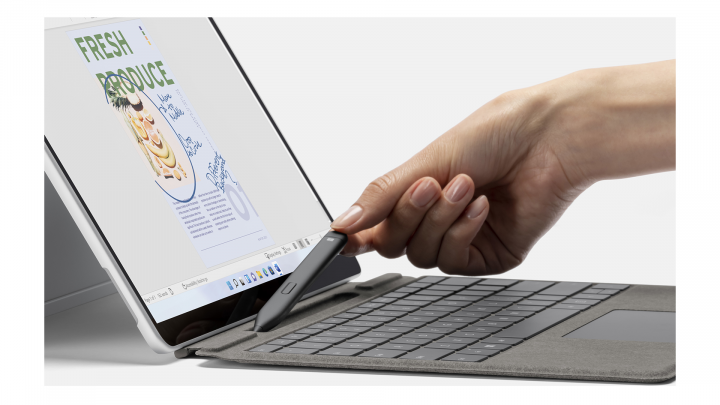 Microsoft Surface Pro Signature Type Cover + Slim Pen 2 8X8-00067 platynowe - widok lewej strony