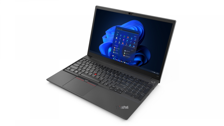 Laptop Lenovo ThinkPad E15 czarny gen 2 W11P Intel - widok frontu prawej strony