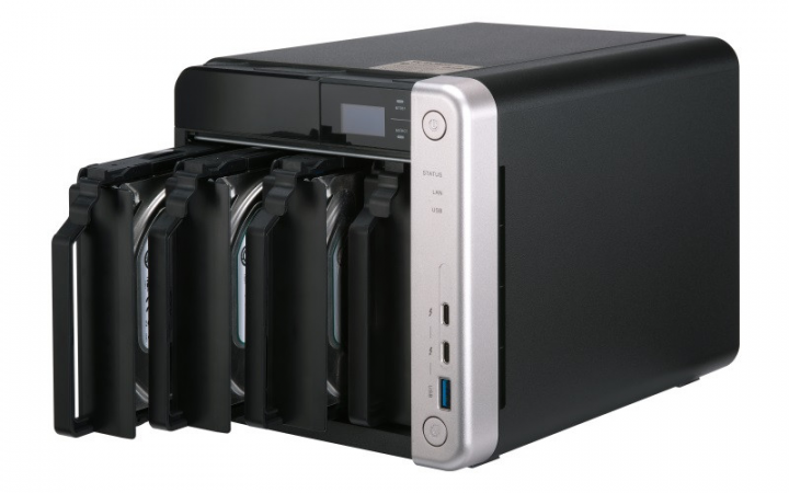 Serwer NAS QNAP TS-453BT3-8G - widok frontu prawej strony
