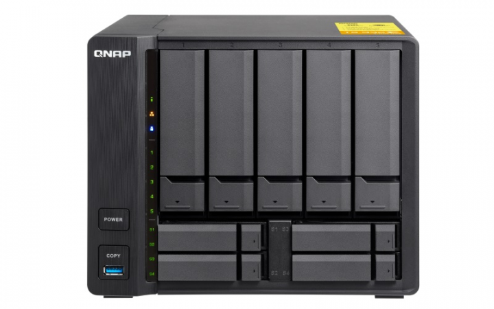 Serwer NAS QNAP TS-932X - widok frontu