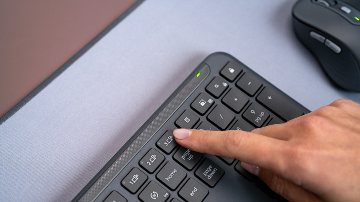 Logitech Signature Slim Combo MK950 2