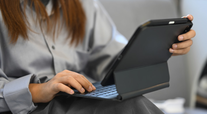 Tablet vs laptop — kiedy który sprzęt ma sens? 14
