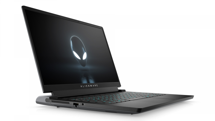 Alienware M15 R6 15R6 - widok frontu lewej strony