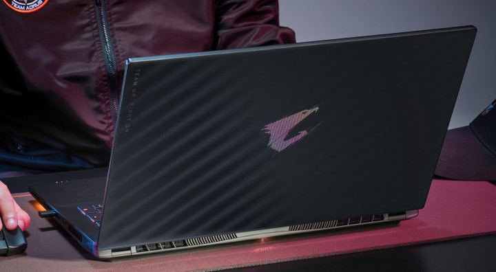 Laptop Gigabyte AORUS MASTER 18 5