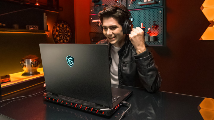MSI Raider 18 HX AI A2XW 4