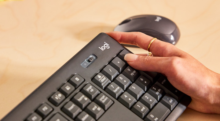 Logitech MK370 Combo for Business 11