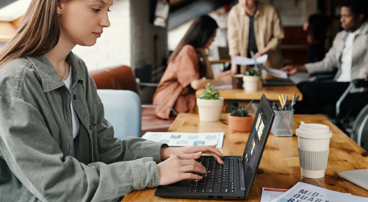 Odkryj ThinkPad T14s Gen 6 2