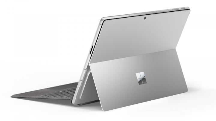 Microsoft Surface Pro 10 Platynowy + Etui z klawiaturą Microsoft Surface Pro Signature Type Cover z klawiszem Copilot + Slim Pen 3