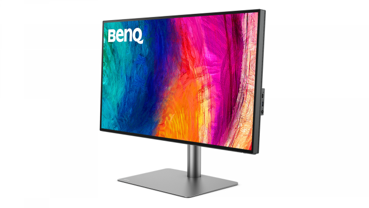 Monitor BenQ PD3225U 9H.LLYLA.TBE 31,5" 4K UHD IPS USB-C Dock 90W - widok frontu prawej strony