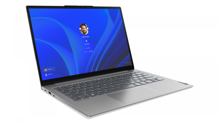 ThinkBook 13s G4 W11P (AMD) - widok frontu lewej strony