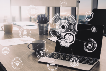 Lifecycle sprzętu IT – kiedy wymieniać laptopy w firmie mini