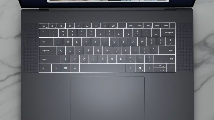 Dell Pro Max 16 Premium MA16250 2