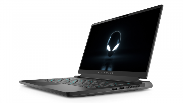 Alienware M15 R6 15R6 - widok frontu prawej strony