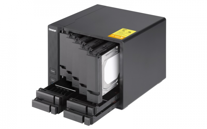 Serwer NAS QNAP TS-932X - widok frontu prawej strony