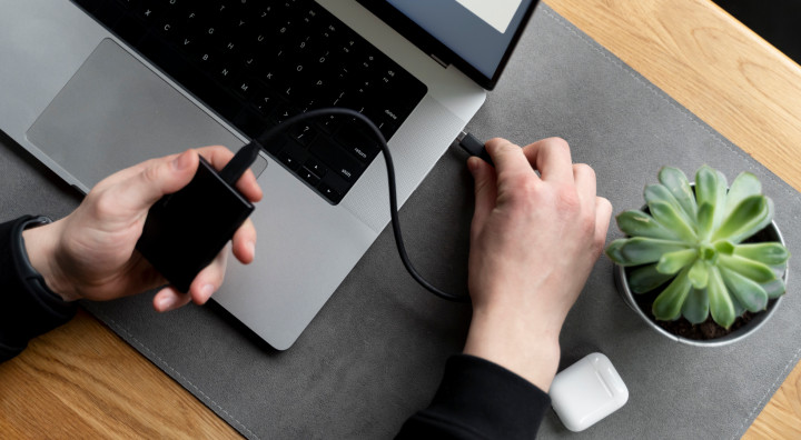 Monitor z USB-C, KVM i Daisy Chain 7