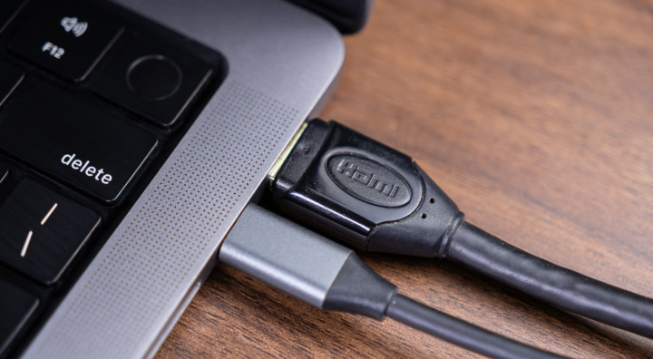 Monitor z USB-C, KVM i Daisy Chain 3