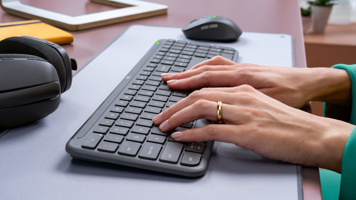 Logitech Signature Slim Combo MK950 3