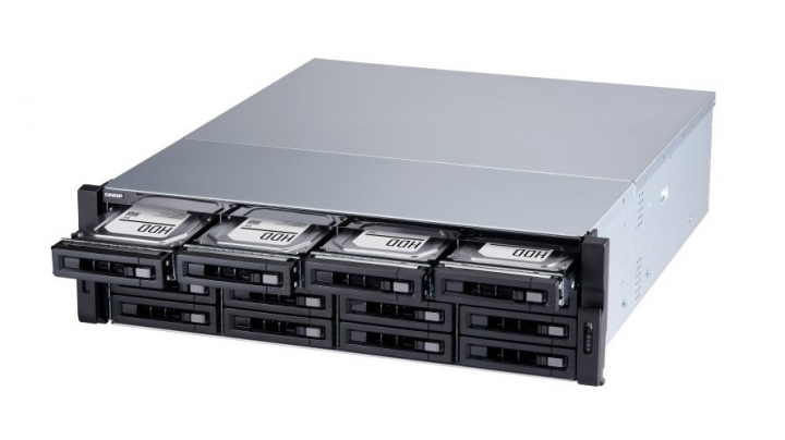 Serwer NAS QNAP TS-1683XU-RP-E2124-16G - widok frontu prawej strony