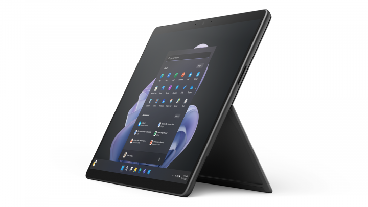 Microsoft Surface Pro 9 czarny - widok frontu prawej strony