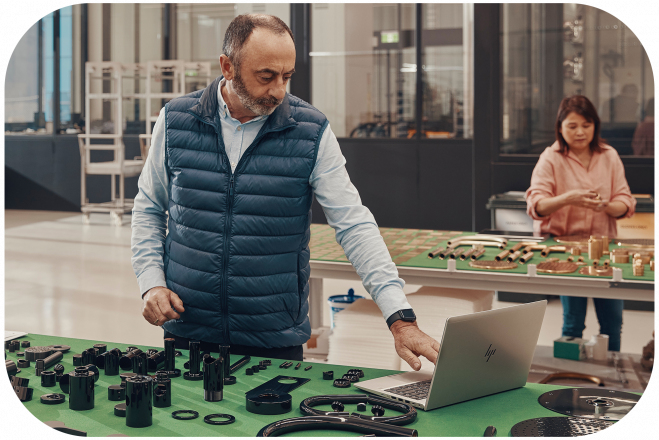 HP EliteBook 645 G10 968M7ET R7 7730U - Wydajność i Elegancja w zgodzie z naturą 8