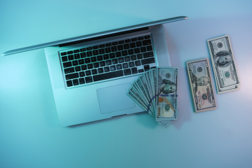 Jak policzyć rzeczywisty koszt laptopa w firmie? TCO krok po kroku mini