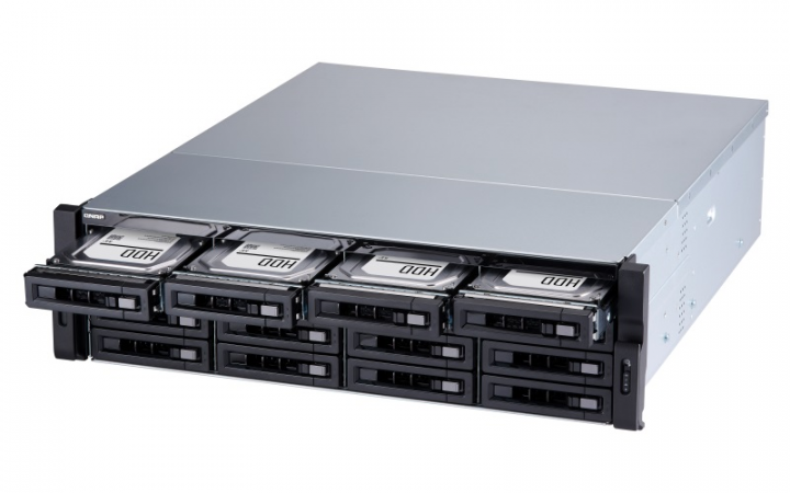 Serwer NAS QNAP TS-1677XU-RP-2600 - widok frontu v2