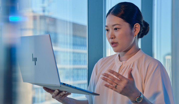 HP EliteBook 8 G1a 14 3