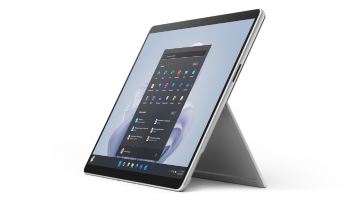 Microsoft Surface Pro 9 platynowy - widok frontu prawej strony