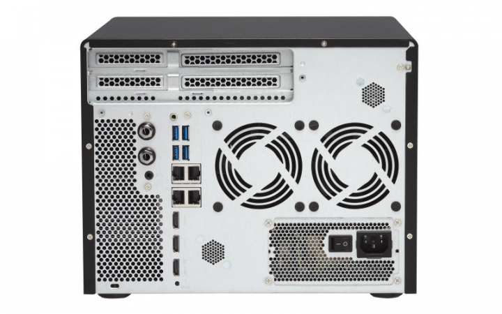 Serwer NAS QNAP TVS-882-i5-16G - widok tyłu