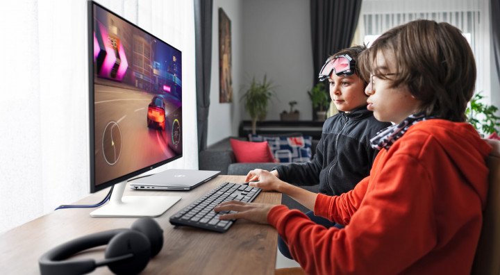 Monitor Dell S2425H 210-BMHJ lifestyle