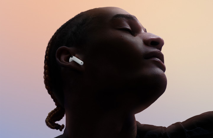 Słuchawki Apple AirPods 5 z bezprzewodowym etui ładującym 4