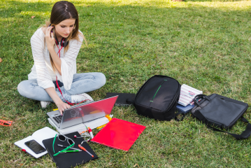 Co powinno znaleźć się w torbie studenta? Nie tylko laptop mini