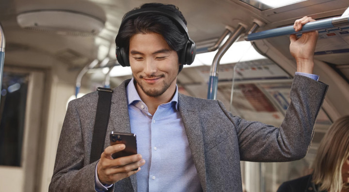  Technologie audio w biurze – kiedy mikrofon i słuchawki robią różnicę 2