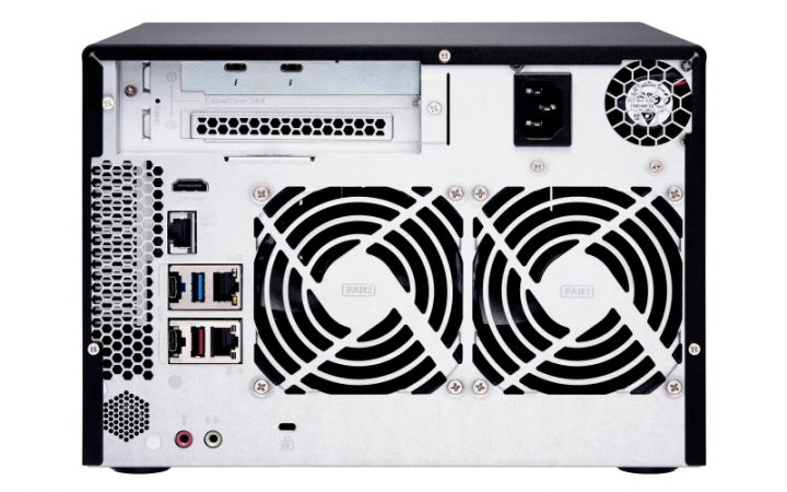Serwer NAS QNAP TVS-672XT-i3-8G - widok tyłu
