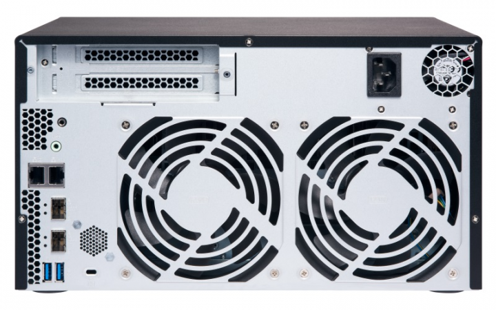 Serwer NAS QNAP TS-832X - widok tyłu