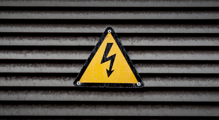 UPS APC br1200si 1200VA 5